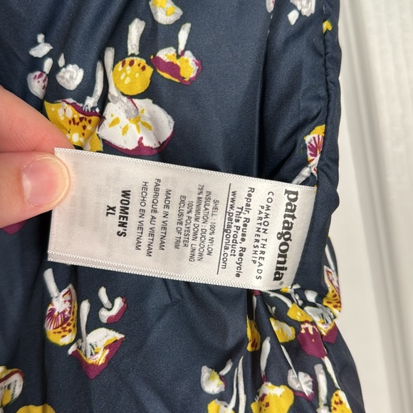 NWOT Patagonia Bivy Hooded Down Vest - Picture 7 of 11